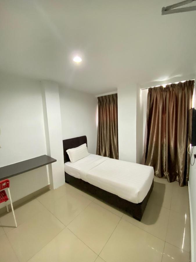 Hotel Zamburger קוטה דמנסארה מראה חיצוני תמונה